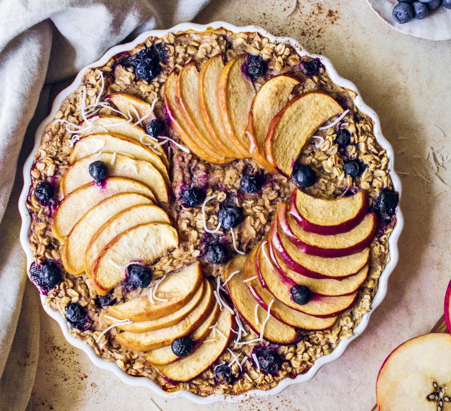 Apple and Blueberry Pie Baked Oats [Vegan]